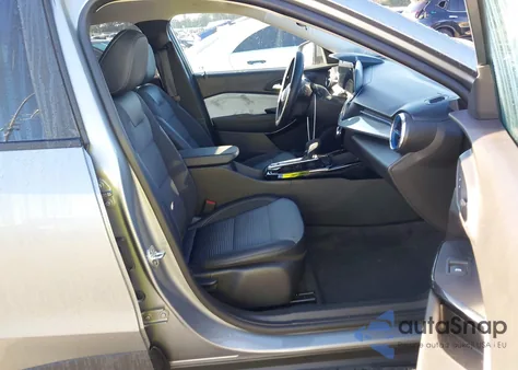 2025 Chevrolet Trax Fwd Lt z USA, uszkodzony, nr VIN KL77LHEPXSC139271